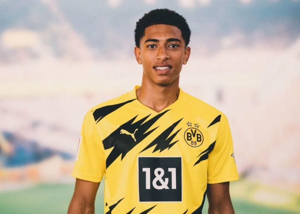 11月22日，在2025华润饮料中超联赛第30轮...（2025赛季华润饮料中超第30轮于11月22日开战）