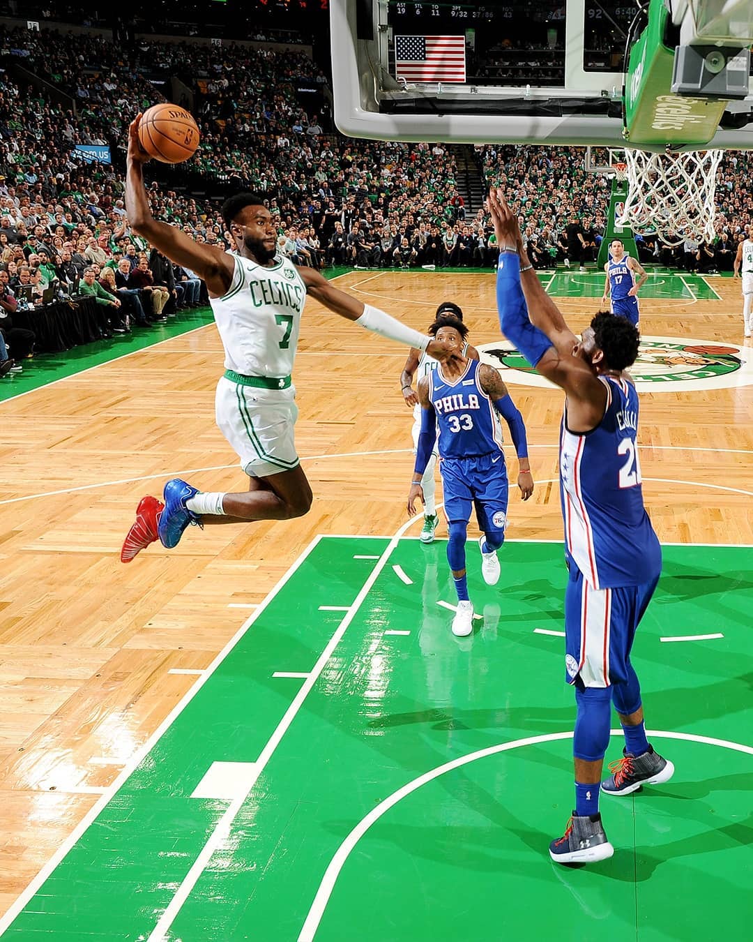 阿贾克斯临时主帅：本菲卡第一球是越位的，这不应该发生（阿贾克斯代理主帅：本菲卡首球越位在先，本不该被判有效）