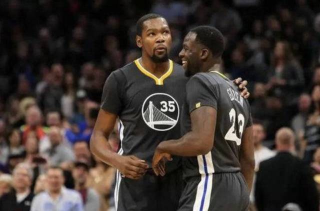 英超冷门多豪门问题多，曼联1比1西汉姆，B费错失良机被质疑（英超爆冷频现豪强陷困境，曼联1-1西汉姆，B费挥霍良机遭质疑）