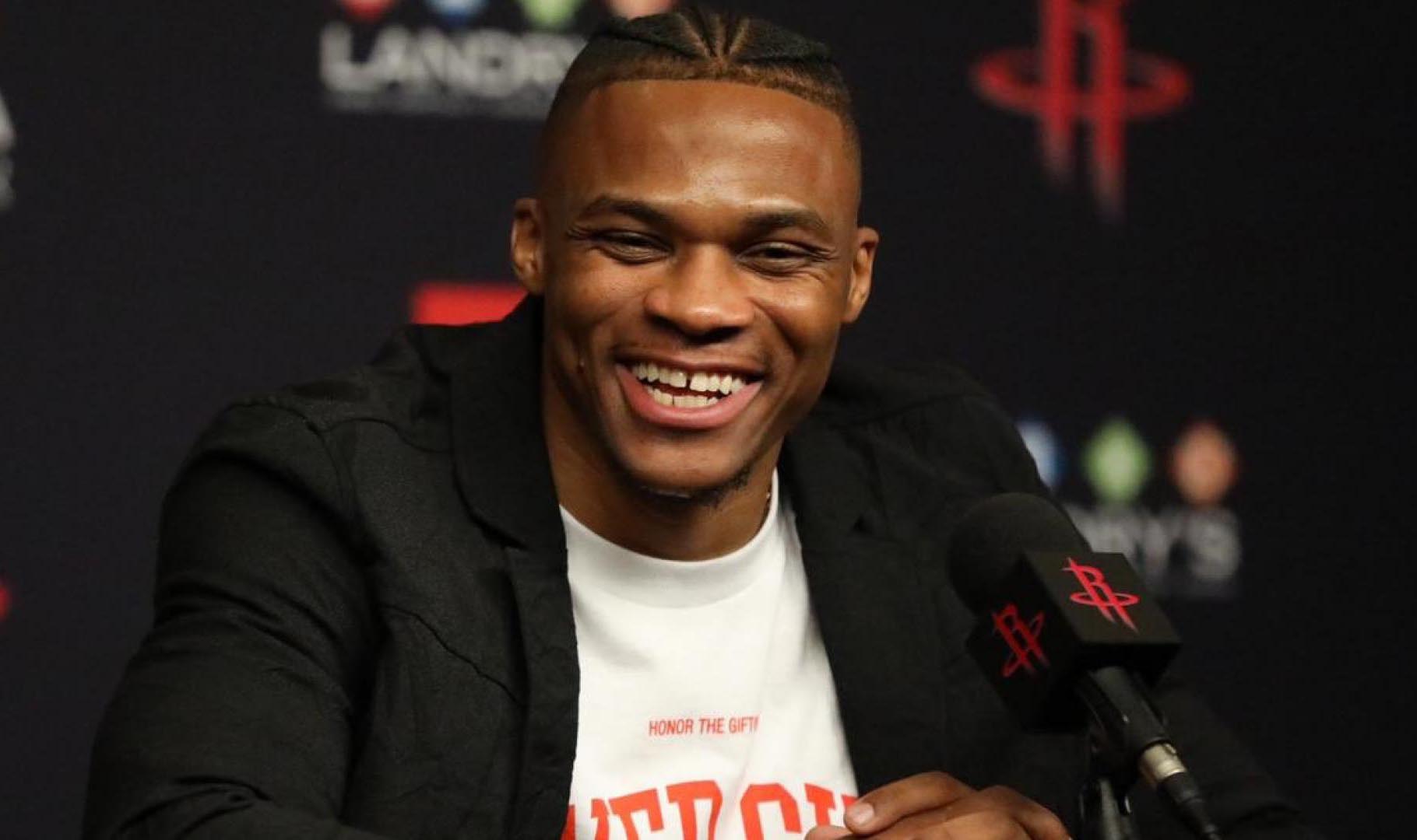 勇士vs鹈鹕伤病报告：库里等8人缺席，小佩顿大概率出战（勇士战鹈鹕伤情更新：库里领衔8人缺阵，佩顿二世大概率出战）