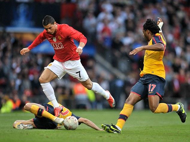 半场战报：柏太阳神0-3广岛三箭，热尔曼-良破门，东俊希建功（半场快讯：广岛三箭3-0领先柏太阳神，热尔曼-良、东俊希相继破门）