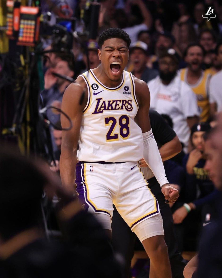 赫内斯：巴萨的债务超过13亿欧元，但在西甲却相安无事（赫内斯称巴萨负债逾13亿欧元，西甲赛场仍波澜不惊）