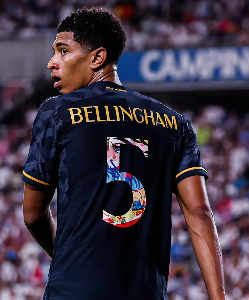 太阳报：萨拉赫今天驾驶劳斯莱斯离开训练基地，面无表情（太阳报：萨拉赫今日开劳斯莱斯驶离训练基地，表情冷峻）