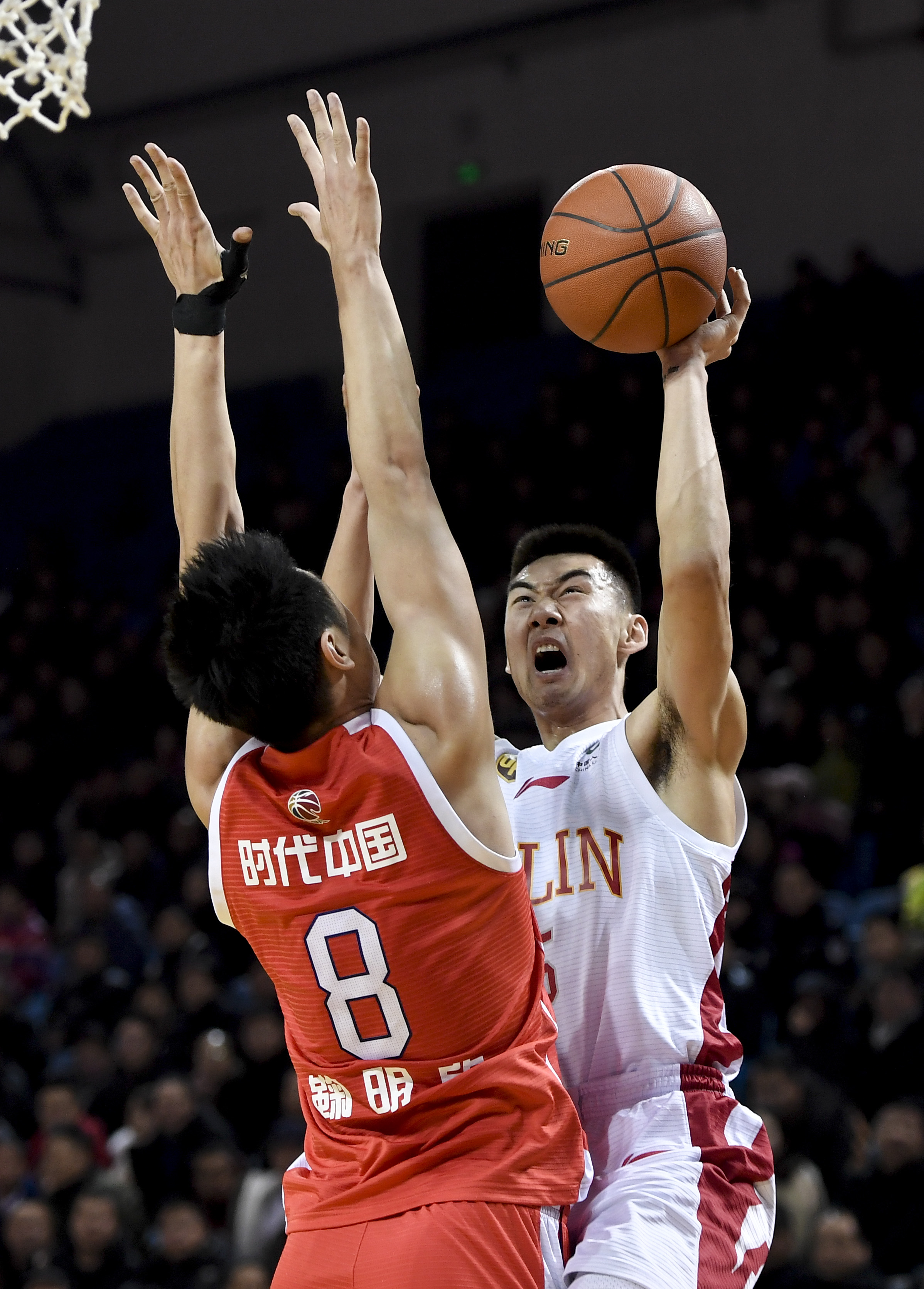 西媒：莱万很快公布自己未来的打算，是否续约不完全取决于他（西媒：莱万即将阐明未来去向，续约与否并非他一人说了算）